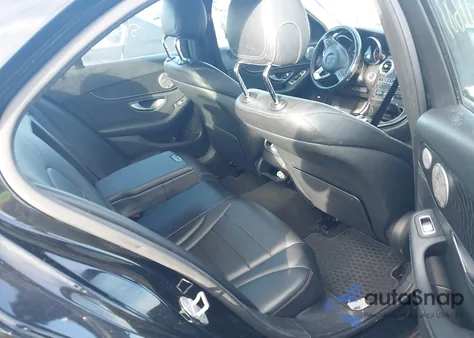 2015 Mercedes-Benz C 300 4Matic из США, поврежденный, VIN 55SWF4KB3FU080742